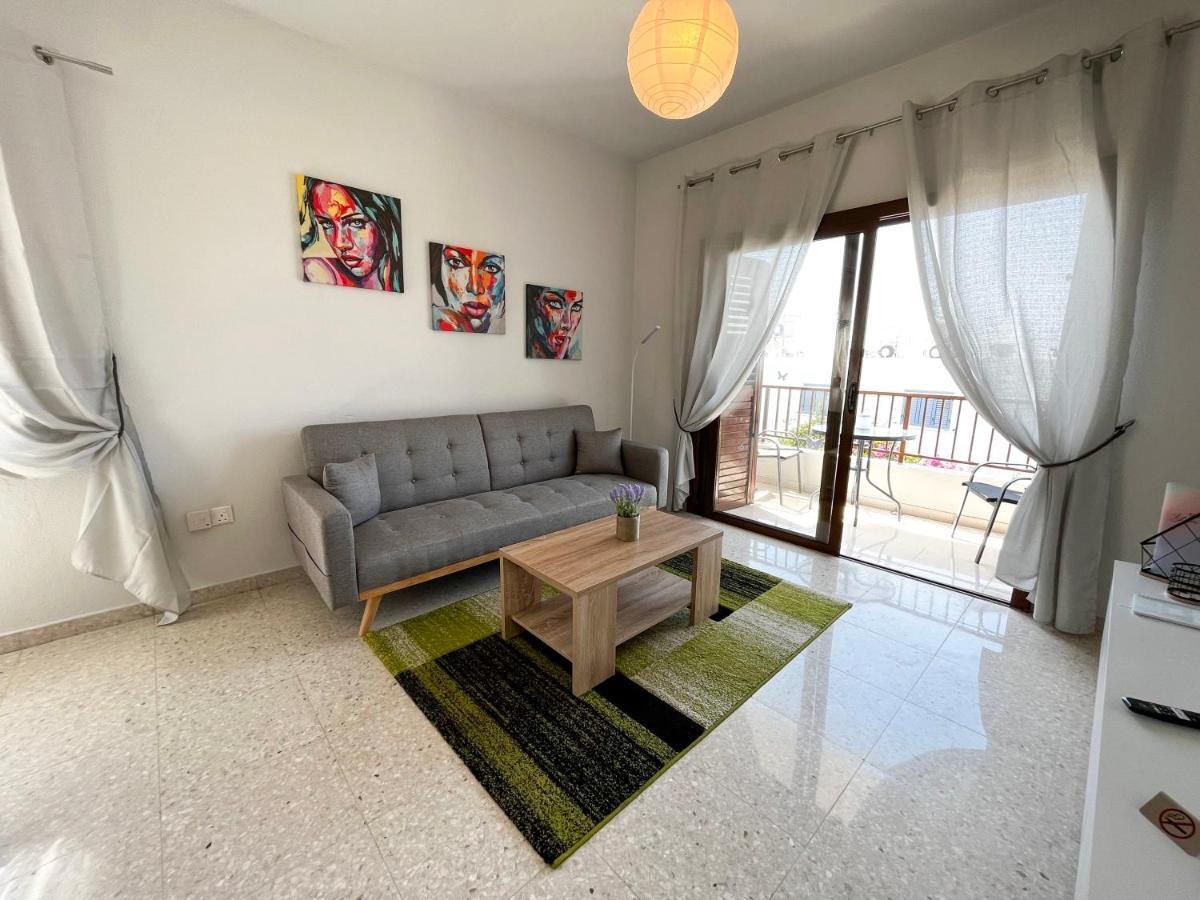Appartement Modern Only 300m From Famous Venus Paphos